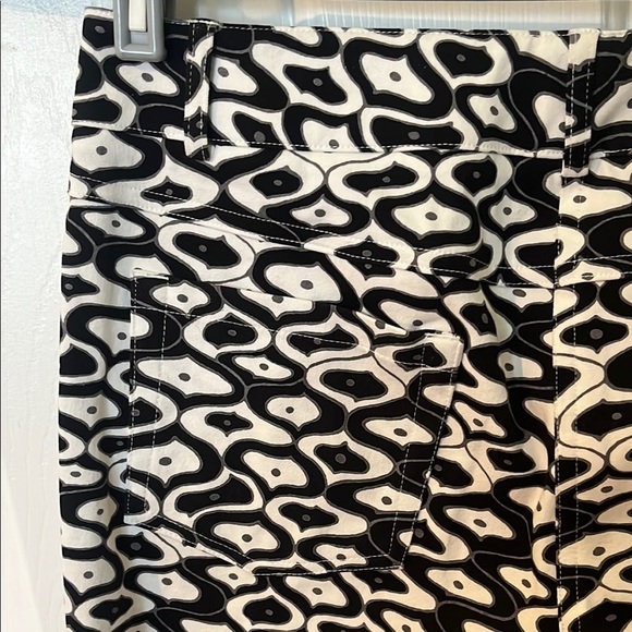 J McLaughin Black and White Patterned Pants women’s size 2 - Picture 5 of 6